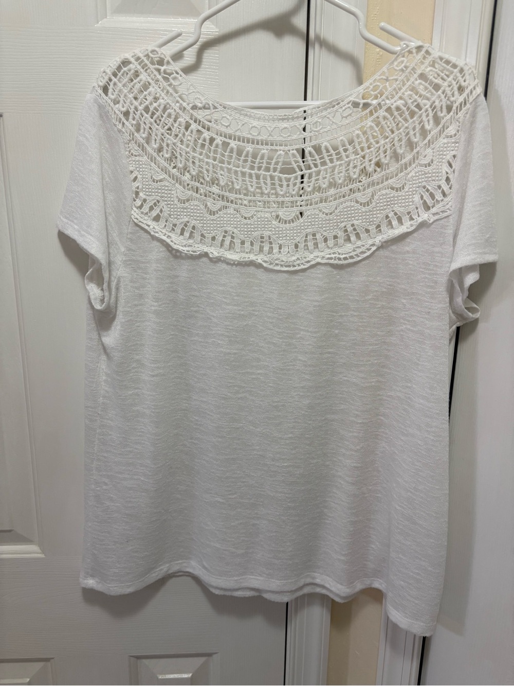 Source Unknown White Crochet Yoke Short Sleeve Tee